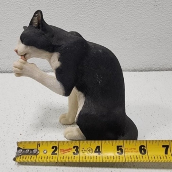 Vintage Black & White Cat Sculpture by Country Artist-Very Realistic Home Decor - Picture 6 of 9